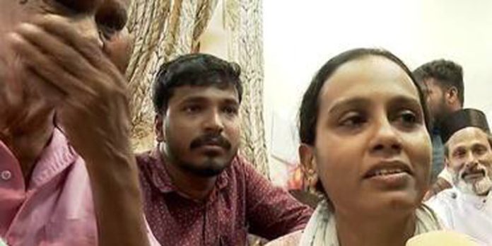 മകളെ കണ്ടെത്താൻ സഹായിച്ച എല്ലാവർക്കും നന്ദി പറഞ്ഞ് മാധ്യമങ്ങൾക്ക് മുമ്പിൽ വിതുമ്പിക്കരഞ്ഞ് അബിഗേലിന്റെ അമ്മ മകളെ കണ്ടെത്താൻ സഹായിച്ച എല്ലാവർക്കും നന്ദി പറഞ്ഞ് മാധ്യമങ്ങൾക്ക് മുമ്പിൽ വിതുമ്പിക്കരഞ്ഞ് അബിഗേലിന്റെ അമ്മ
