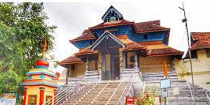മണ്ഡല ഉത്സവത്തോടനുബന്ധിച്ച് ആറന്മുള പാർഥസാരഥി ക്ഷേത്രത്തിൽ ദശാവതാരചാർത്തിന് തുടക്കം മണ്ഡല ഉത്സവത്തോടനുബന്ധിച്ച് ആറന്മുള പാർഥസാരഥി ക്ഷേത്രത്തിൽ ദശാവതാരചാർത്തിന് തുടക്കം