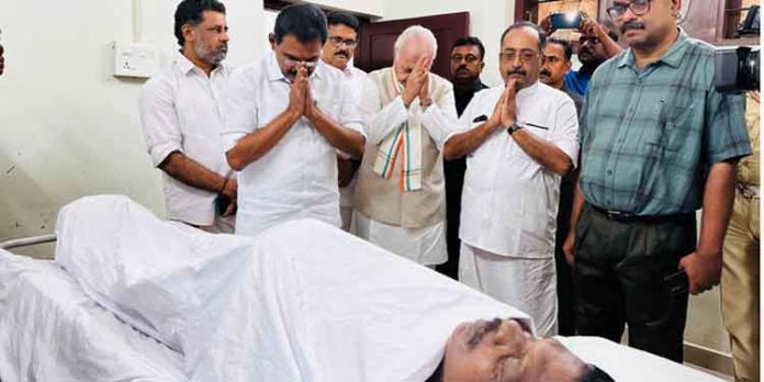 കർഷകൻ പ്രസാദിന്റെ ആത്മഹത്യ ; ഗവർണ്ണർ ആരിഫ് മുഹമ്മദ് ഖാൻ തിരുവല്ലയില് എത്തി കർഷകൻ പ്രസാദിന്റെ ആത്മഹത്യ ; ഗവർണ്ണർ ആരിഫ് മുഹമ്മദ് ഖാൻ തിരുവല്ലയില് എത്തി