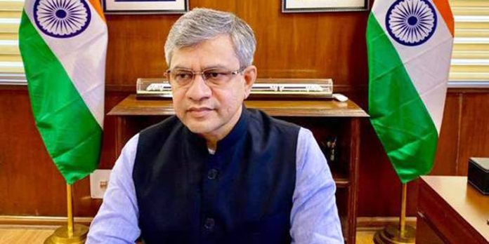 ജനാധിപത്യത്തിന് ഭീഷണി, ഡീപ്ഫേക്കുകൾക്കെതിരെ നിയന്ത്രണങ്ങൾ കൊണ്ടുവരും ; കേന്ദ്ര ഐടി മന്ത്രി ജനാധിപത്യത്തിന് ഭീഷണി, ഡീപ്ഫേക്കുകൾക്കെതിരെ നിയന്ത്രണങ്ങൾ കൊണ്ടുവരും ; കേന്ദ്ര ഐടി മന്ത്രി
