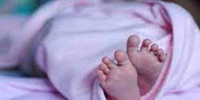 മുലപ്പാല് തൊണ്ടയില് കുടുങ്ങി ; കോഴിക്കോട് പിഞ്ചുകുഞ്ഞ് മരിച്ചു മുലപ്പാല് തൊണ്ടയില് കുടുങ്ങി ; കോഴിക്കോട് പിഞ്ചുകുഞ്ഞ് മരിച്ചു