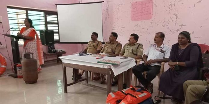 കുടുംബശ്രീ അംഗങ്ങൾക്ക് ബോധവത്ക്കരണ ക്ലാസ് നൽകി കുടുംബശ്രീ അംഗങ്ങൾക്ക് ബോധവത്ക്കരണ ക്ലാസ് നൽകി