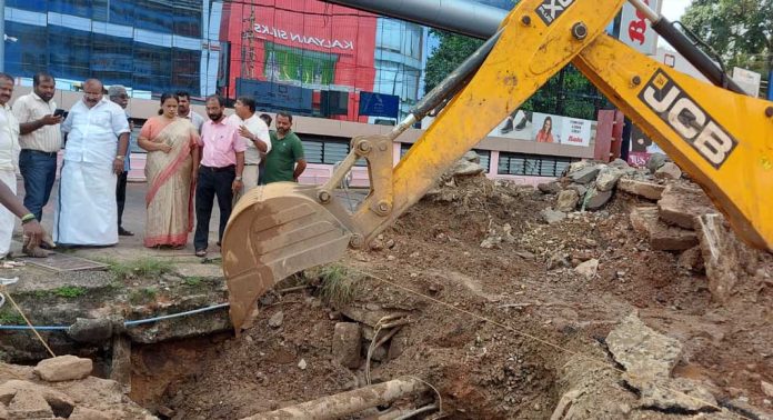 സംസ്ഥാനപാതയിലെ ഗതാഗതം നിരോധിക്കാനുള്ള തീരുമാനം പ്രതിഷേധാർഹമാണെന്ന് അഡ്വ. വർഗ്ഗീസ് മാമ്മൻ സംസ്ഥാനപാതയിലെ ഗതാഗതം നിരോധിക്കാനുള്ള തീരുമാനം പ്രതിഷേധാർഹമാണെന്ന് അഡ്വ. വർഗ്ഗീസ് മാമ്മൻ