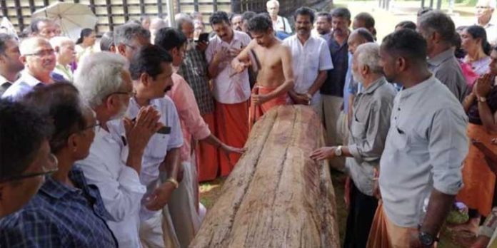 ശ്രീവല്ലഭ മഹാക്ഷേത്രത്തിലെ സ്വർണ്ണ ധ്വജ നിർമ്മാണത്തിനുള്ള ഉളി വെപ്പ് കർമ്മം നടന്നു ശ്രീവല്ലഭ മഹാക്ഷേത്രത്തിലെ സ്വർണ്ണ ധ്വജ നിർമ്മാണത്തിനുള്ള ഉളി വെപ്പ് കർമ്മം നടന്നു
