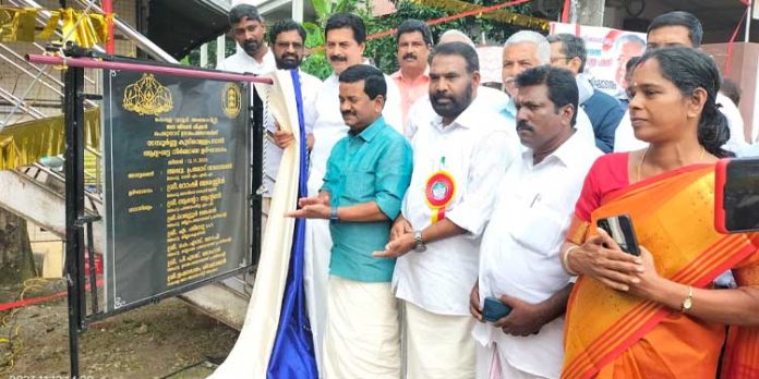 സമ്പൂർണ കുടിവെള്ള പദ്ധതി നേട്ടം കൈവരിക്കുന്നു : മന്ത്രി റോഷി അഗസ്റ്റിൻ സമ്പൂർണ കുടിവെള്ള പദ്ധതി നേട്ടം കൈവരിക്കുന്നു : മന്ത്രി റോഷി അഗസ്റ്റിൻ