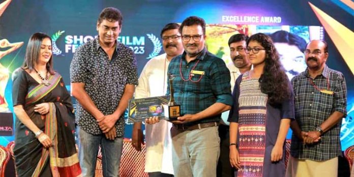 എക്സലൻസ് അവാർഡ് ; ‘ഇളം കാറ്റ്’ എന്ന ഹ്രസ്വ ചിത്രം കരസ്ഥമാക്കി എക്സലൻസ് അവാർഡ് ; ‘ഇളം കാറ്റ്’ എന്ന ഹ്രസ്വ ചിത്രം കരസ്ഥമാക്കി