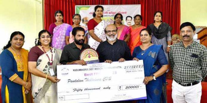 പന്തളം തെക്കേക്കര മികച്ച സി.ഡി.എസായി തിരഞ്ഞെടുക്കപ്പെട്ടു പന്തളം തെക്കേക്കര മികച്ച സി.ഡി.എസായി തിരഞ്ഞെടുക്കപ്പെട്ടു