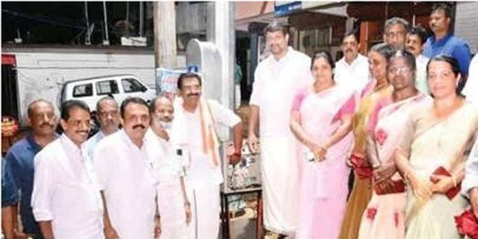 ചെങ്ങരൂർ കവലയിൽ സ്ഥാപിച്ച ഉയരവിളക്കിന്റെ ഉദ്ഘാടനം നടന്നു ചെങ്ങരൂർ കവലയിൽ സ്ഥാപിച്ച ഉയരവിളക്കിന്റെ ഉദ്ഘാടനം നടന്നു