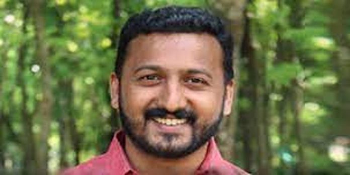യൂത്ത് കോൺഗ്രസിനെ വരുതിയിലാക്കാമെന്നു കരുതണ്ട, കസ്റ്റഡിയിലെടുത്തവർ നിരപരാധികളെന്ന് രാഹുൽ മാങ്കൂട്ടത്തിൽ യൂത്ത് കോൺഗ്രസിനെ വരുതിയിലാക്കാമെന്നു കരുതണ്ട, കസ്റ്റഡിയിലെടുത്തവർ നിരപരാധികളെന്ന് രാഹുൽ മാങ്കൂട്ടത്തിൽ