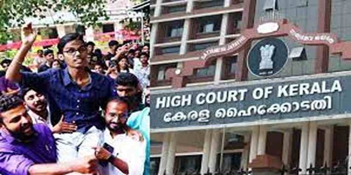 കേരളവർമ്മ കോളേജിലെ യൂണിയൻ തെരഞ്ഞെടുപ്പ്: ശ്രീക്കുട്ടൻ നൽകിയ ഹർജി ഹൈക്കോടതി ഇന്ന് വീണ്ടും പരിഗണിക്കും കേരളവർമ്മ കോളേജിലെ യൂണിയൻ തെരഞ്ഞെടുപ്പ്: ശ്രീക്കുട്ടൻ നൽകിയ ഹർജി ഹൈക്കോടതി ഇന്ന് വീണ്ടും പരിഗണിക്കും