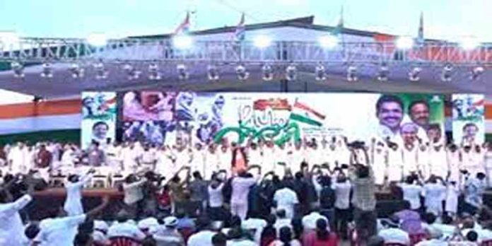 കോണ്ഗ്രസിനും യു.ഡി.എഫിനും രാഷ്ട്രീയ നേട്ടമായി ഫലസ്തീന് ഐക്യദാര്ഢ്യ റാലി കോണ്ഗ്രസിനും യു.ഡി.എഫിനും രാഷ്ട്രീയ നേട്ടമായി ഫലസ്തീന് ഐക്യദാര്ഢ്യ റാലി