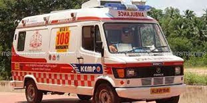 ആശുപത്രിയിലേക്കുള്ള യാത്രാമധ്യേ കനിവ് 108 ആംബുലന്സിനുള്ളില് യുവതി കുഞ്ഞിന് ജന്മം നല്കി ആശുപത്രിയിലേക്കുള്ള യാത്രാമധ്യേ കനിവ് 108 ആംബുലന്സിനുള്ളില് യുവതി കുഞ്ഞിന് ജന്മം നല്കി