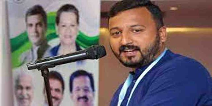 വ്യാജ തിരിച്ചറിയൽ കാർഡ്: പ്രതികളെ കസ്റ്റഡിയിലെടുക്കുമ്പോൾ തന്റെ വാഹനത്തിലായിരുന്നുവെന്ന് സമ്മതിച്ച് രാഹുൽ മാങ്കൂട്ടത്തിൽ വ്യാജ തിരിച്ചറിയൽ കാർഡ്: പ്രതികളെ കസ്റ്റഡിയിലെടുക്കുമ്പോൾ തന്റെ വാഹനത്തിലായിരുന്നുവെന്ന് സമ്മതിച്ച് രാഹുൽ മാങ്കൂട്ടത്തിൽ