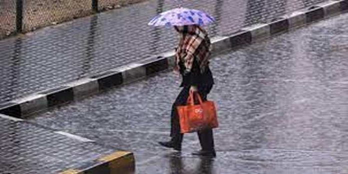 കനത്ത മഴ: യുഎഇയിൽ ഓറഞ്ച്, യെല്ലോ അലർട്ടുകൾ പ്രഖ്യാപിച്ചു കനത്ത മഴ: യുഎഇയിൽ ഓറഞ്ച്, യെല്ലോ അലർട്ടുകൾ പ്രഖ്യാപിച്ചു