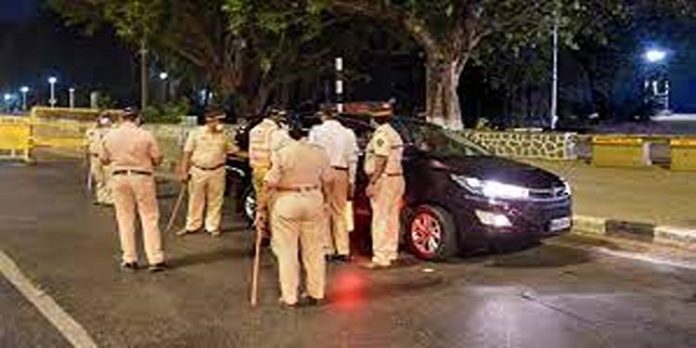 മാനവീയം വീഥിയില് നൈറ്റ് ലൈഫിന് നിയന്ത്രണങ്ങള് ഏര്പ്പെടുത്തി പോലീസ് മാനവീയം വീഥിയില് നൈറ്റ് ലൈഫിന് നിയന്ത്രണങ്ങള് ഏര്പ്പെടുത്തി പോലീസ്