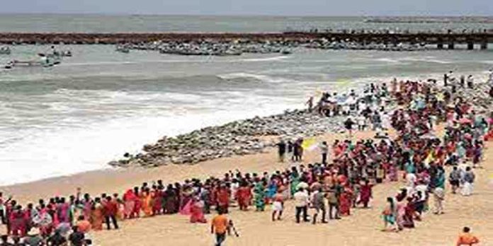 വിഴിഞ്ഞത്തും കോവളത്തും മത്സ്യത്തൊഴിലാളികളുടെ പ്രതിഷേധം: മന്ത്രി അഹമ്മദ് ദേവര്കോവിലിനെ തടഞ്ഞു വിഴിഞ്ഞത്തും കോവളത്തും മത്സ്യത്തൊഴിലാളികളുടെ പ്രതിഷേധം: മന്ത്രി അഹമ്മദ് ദേവര്കോവിലിനെ തടഞ്ഞു