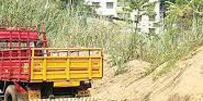 അടിസ്ഥാന വില കൂടുതല് ; ഇന്നലെയും മണല് കൈമാറ്റം ഉറപ്പിച്ചില്ല അടിസ്ഥാന വില കൂടുതല് ; ഇന്നലെയും മണല് കൈമാറ്റം ഉറപ്പിച്ചില്ല