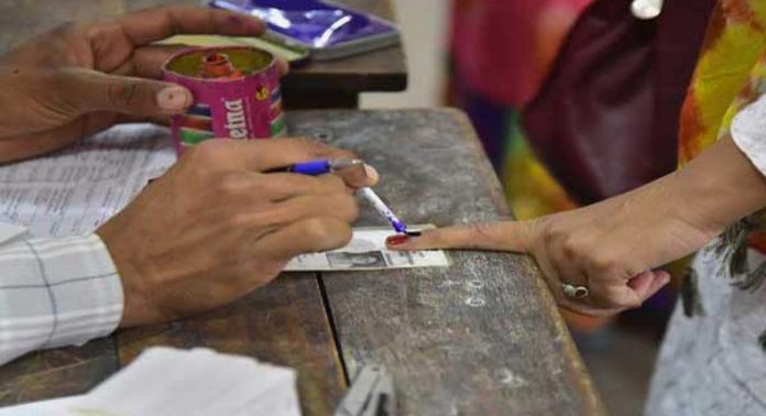 തെലങ്കാന നിയമസഭാ തിരഞ്ഞെടുപ്പ് ; മികച്ച പോളിങ് രേഖപ്പെടുത്തി ആദ്യ മണിക്കൂറുകൾ തെലങ്കാന നിയമസഭാ തിരഞ്ഞെടുപ്പ് ; മികച്ച പോളിങ് രേഖപ്പെടുത്തി ആദ്യ മണിക്കൂറുകൾ