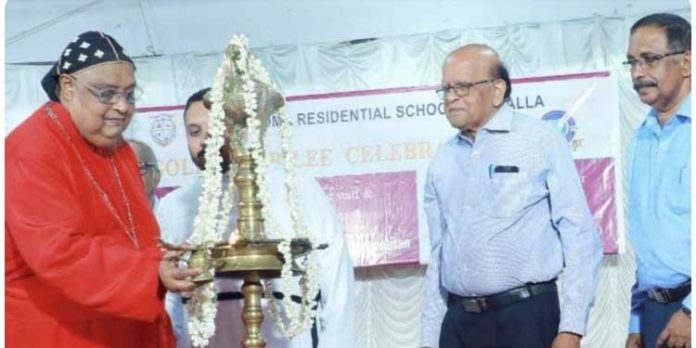 റിട്ടയേർഡ് ടീച്ചേഴ്സിന് ആദരവും സെമിനാറും സംഘടിപ്പിച്ചു റിട്ടയേർഡ് ടീച്ചേഴ്സിന് ആദരവും സെമിനാറും സംഘടിപ്പിച്ചു