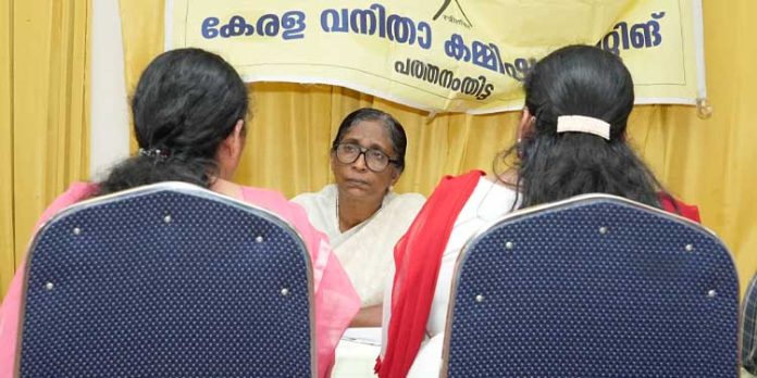 വനിതാ കമ്മിഷന് കൃത്യമായ ഇടപെടലിലൂടെ പരിഹാരം സാധ്യമാക്കുന്നു : അഡ്വ. എലിസബത്ത് മാമ്മന് മത്തായി വനിതാ കമ്മിഷന് കൃത്യമായ ഇടപെടലിലൂടെ പരിഹാരം സാധ്യമാക്കുന്നു : അഡ്വ. എലിസബത്ത് മാമ്മന് മത്തായി
