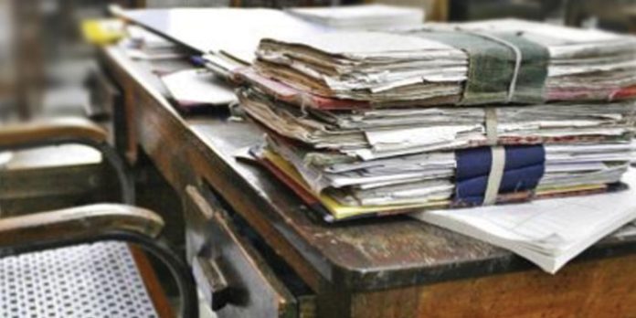 പേരും വിലാസവുമില്ലാതെ മറുപടി നൽകി ; ഉദ്യോഗസ്ഥയ്ക്ക് പിഴയിട്ട് വിവരാവകാശ കമ്മീഷൻ പേരും വിലാസവുമില്ലാതെ മറുപടി നൽകി ; ഉദ്യോഗസ്ഥയ്ക്ക് പിഴയിട്ട് വിവരാവകാശ കമ്മീഷൻ