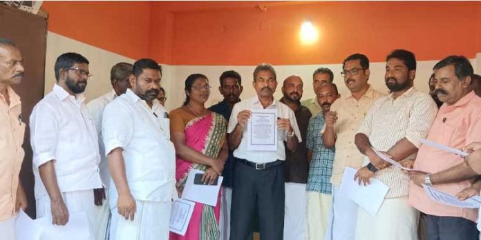 കോൺഗ്രസ് പഴവങ്ങാടി ടൗൺ മണ്ഡലം കമ്മിറ്റി ഭരണഘടന ദിനാചരണം സംഘടിപ്പിച്ചു കോൺഗ്രസ് പഴവങ്ങാടി ടൗൺ മണ്ഡലം കമ്മിറ്റി ഭരണഘടന ദിനാചരണം സംഘടിപ്പിച്ചു