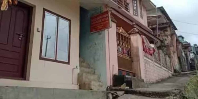 ഇടുക്കി ഏലപ്പാറയിൽ മതിയായ രേഖകൾ ഇല്ലാതെ പ്രവർത്തിച്ച ചികിത്സാലയം ആരോഗ്യ വിഭാഗം അടപ്പിച്ചു ഇടുക്കി ഏലപ്പാറയിൽ മതിയായ രേഖകൾ ഇല്ലാതെ പ്രവർത്തിച്ച ചികിത്സാലയം ആരോഗ്യ വിഭാഗം അടപ്പിച്ചു