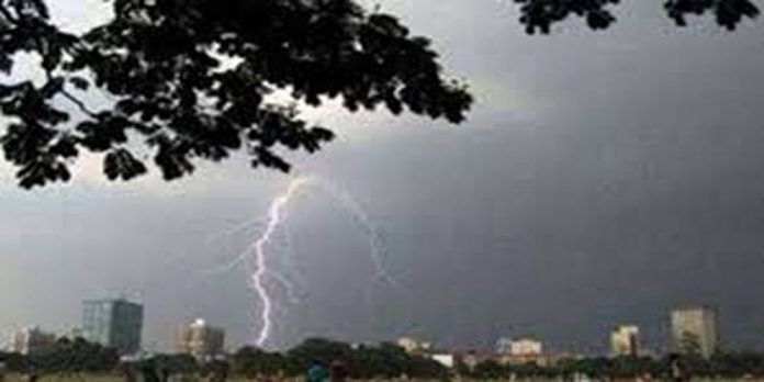 ബംഗാൾ ഉൾക്കടലിൽ ന്യൂനമർദ്ദം: കേരളത്തിൽ അടുത്ത 5 ദിവസം ഇടിമിന്നലോട് കൂടിയ മഴയ്ക്ക് സാധ്യത ബംഗാൾ ഉൾക്കടലിൽ ന്യൂനമർദ്ദം: കേരളത്തിൽ അടുത്ത 5 ദിവസം ഇടിമിന്നലോട് കൂടിയ മഴയ്ക്ക് സാധ്യത