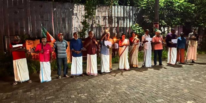 വൈദ്യുതി ചാർജ് വർദ്ധന ; മെഴുകുതിരി കത്തിച്ച് പ്രതിഷേധിച്ച് ബിജെപി വൈദ്യുതി ചാർജ് വർദ്ധന ; മെഴുകുതിരി കത്തിച്ച് പ്രതിഷേധിച്ച് ബിജെപി