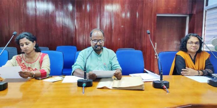 മലയാളഭാഷ വാരാഘോഷം : സിവില് സ്റ്റേഷന് ജീവനക്കാര്ക്കായി മത്സരങ്ങള് സംഘടിപ്പിച്ചു മലയാളഭാഷ വാരാഘോഷം : സിവില് സ്റ്റേഷന് ജീവനക്കാര്ക്കായി മത്സരങ്ങള് സംഘടിപ്പിച്ചു