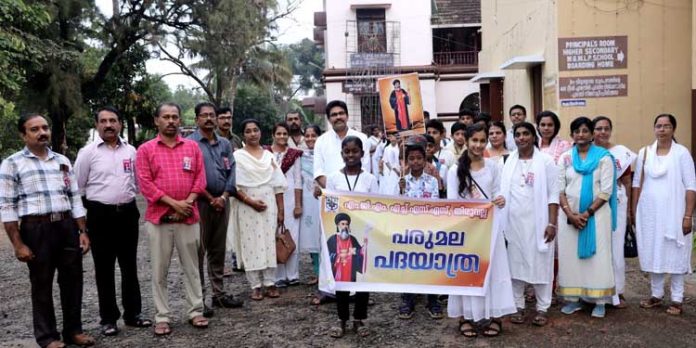 പരുമല പദയാത്രകളുടെ ഉത്ഭവം തിരുവല്ല എം.ജി എം സ്കൂളിൽ നിന്ന് ആരംഭിച്ചു പരുമല പദയാത്രകളുടെ ഉത്ഭവം തിരുവല്ല എം.ജി എം സ്കൂളിൽ നിന്ന് ആരംഭിച്ചു