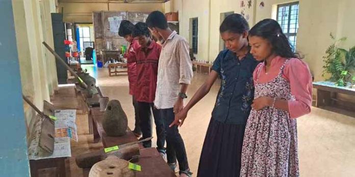 പഴയകാല കാര്ഷിക ഉപകരണങ്ങളുടെ പ്രദര്ശനം സംഘടിപ്പിച്ചു പഴയകാല കാര്ഷിക ഉപകരണങ്ങളുടെ പ്രദര്ശനം സംഘടിപ്പിച്ചു
