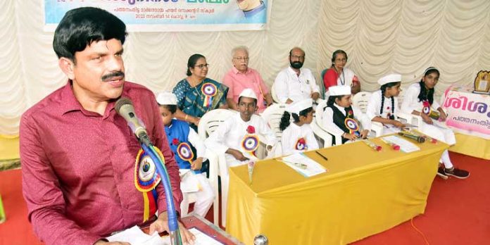 കുട്ടികളെ സ്നേഹിക്കുക, അവര് ലോകത്തെ സ്നേഹിക്കും : ജില്ലാ കളക്ടര് കുട്ടികളെ സ്നേഹിക്കുക, അവര് ലോകത്തെ സ്നേഹിക്കും : ജില്ലാ കളക്ടര്