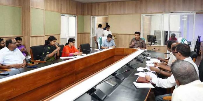 38 നഗര റോഡുകള് മാര്ച്ചില് പ്രവൃത്തി പൂര്ത്തീകരിച്ച് ഗതാഗത യോഗ്യമാക്കും 38 നഗര റോഡുകള് മാര്ച്ചില് പ്രവൃത്തി പൂര്ത്തീകരിച്ച് ഗതാഗത യോഗ്യമാക്കും