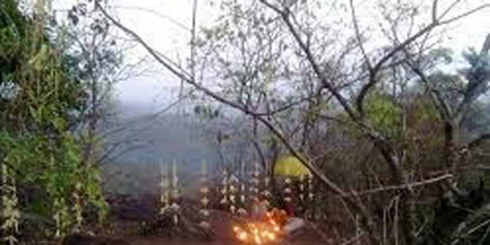 പുതുക്കുളം കോട്ടമല മലമാടസ്വാമി ക്ഷേത്രത്തിന്റെ ചരിത്രം പ്രകാശനം ചെയ്തു പുതുക്കുളം കോട്ടമല മലമാടസ്വാമി ക്ഷേത്രത്തിന്റെ ചരിത്രം പ്രകാശനം ചെയ്തു