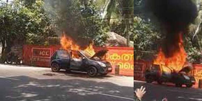 കോഴിക്കോട് ഓടിക്കൊണ്ടിരുന്ന കാറിന് തീപിടിച്ചു കോഴിക്കോട് ഓടിക്കൊണ്ടിരുന്ന കാറിന് തീപിടിച്ചു