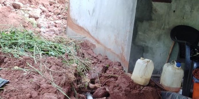 ശക്തമായ മഴയിൽ കോന്നിയിൽ വ്യാപക നാശനഷ്ടം ശക്തമായ മഴയിൽ കോന്നിയിൽ വ്യാപക നാശനഷ്ടം
