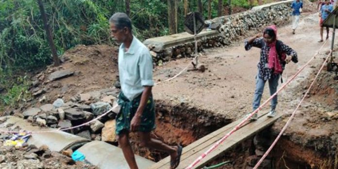 കൊക്കാത്തോട്ടിലേക്ക് ഗതാഗതം പുന:സ്ഥാപിക്കാൻ നടപടി തുടങ്ങി കൊക്കാത്തോട്ടിലേക്ക് ഗതാഗതം പുന:സ്ഥാപിക്കാൻ നടപടി തുടങ്ങി