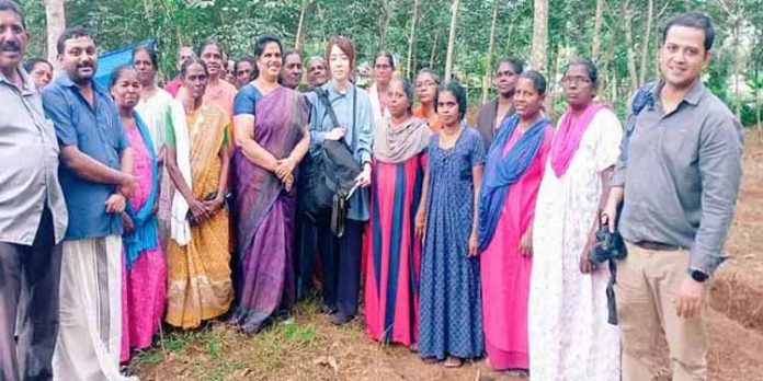 യുദ്ധവും തീവ്രവാദവും ഒന്നിനും ഒരു പരിഹാരമല്ല ; മാധ്യമ പ്രവര്ത്തക തമാമി കവകാമി യുദ്ധവും തീവ്രവാദവും ഒന്നിനും ഒരു പരിഹാരമല്ല ; മാധ്യമ പ്രവര്ത്തക തമാമി കവകാമി