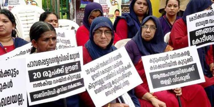 കുടുംബശ്രീ പ്രവർത്തകർ സെക്രട്ടറിയേറ്റിന് മുന്നിൽ ധർണ നടത്തി കുടുംബശ്രീ പ്രവർത്തകർ സെക്രട്ടറിയേറ്റിന് മുന്നിൽ ധർണ നടത്തി