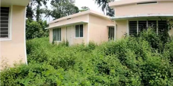 റീബിൽഡ് പദ്ധതി ; കാട് കയറി നശിച്ച് നിര്മ്മാണം പൂര്ത്തിയായ വീടുകള് റീബിൽഡ് പദ്ധതി ; കാട് കയറി നശിച്ച് നിര്മ്മാണം പൂര്ത്തിയായ വീടുകള്