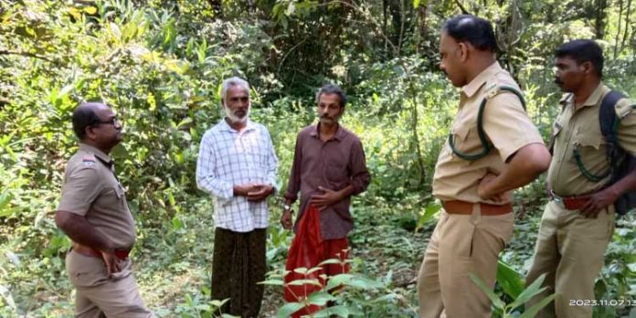 നായാട്ട് നടത്തിയ പ്രതികളുമായി വനത്തിൽ തെളിവെടുപ്പ് നടത്തി നായാട്ട് നടത്തിയ പ്രതികളുമായി വനത്തിൽ തെളിവെടുപ്പ് നടത്തി