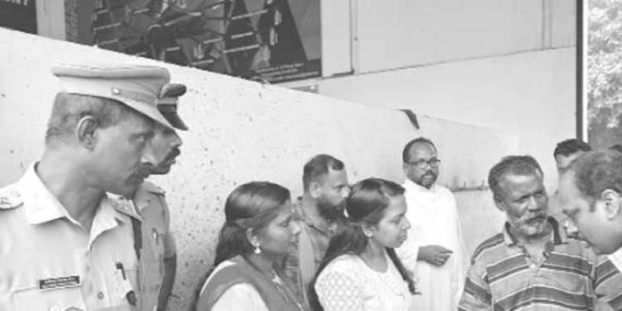 മാസങ്ങളായി അലഞ്ഞു തിരിഞ്ഞ ആളിനെ ഏറ്റെടുത്ത് അടൂര് മഹാത്മ മാസങ്ങളായി അലഞ്ഞു തിരിഞ്ഞ ആളിനെ ഏറ്റെടുത്ത് അടൂര് മഹാത്മ