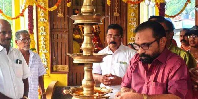 കുട്ടമ്പേരൂ൪ മുട്ടേൽ ശാഖാ ഗുരു ക്ഷേത്രത്തിൽ വൃശ്ചികചിറപ്പ് മഹോത്സവം തുടങ്ങി കുട്ടമ്പേരൂ൪ മുട്ടേൽ ശാഖാ ഗുരു ക്ഷേത്രത്തിൽ വൃശ്ചികചിറപ്പ് മഹോത്സവം തുടങ്ങി
