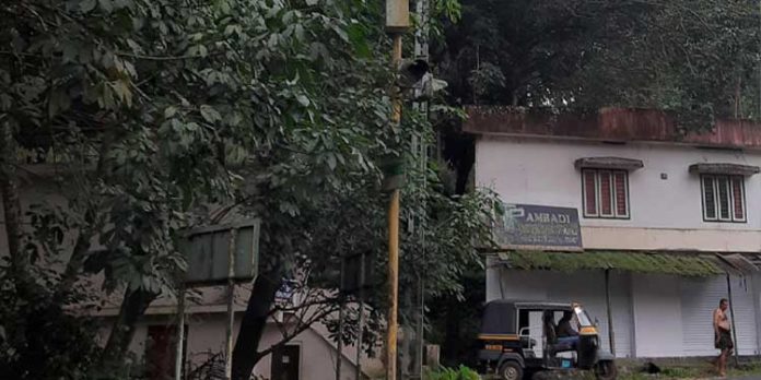 കണ്ണടച്ച് മണ്ണാറക്കുളഞ്ഞി – ശബരിമല പാതയിലെ സിഗ്നൽ ലൈറ്റുകൾ കണ്ണടച്ച് മണ്ണാറക്കുളഞ്ഞി – ശബരിമല പാതയിലെ സിഗ്നൽ ലൈറ്റുകൾ