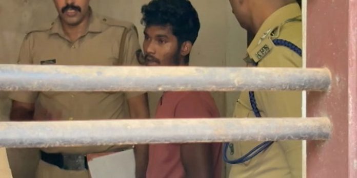 മൂവാറ്റുപുഴ ഇരട്ടക്കൊലപാതകം ; പ്രതിയുമായി തെളിവെടുപ്പ് നടത്തി മൂവാറ്റുപുഴ ഇരട്ടക്കൊലപാതകം ; പ്രതിയുമായി തെളിവെടുപ്പ് നടത്തി