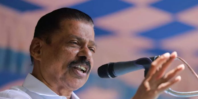 നടന്നത് രാജ്യദ്രോഹ കുറ്റം, യൂത്ത് കോൺഗ്രസ് തെരഞ്ഞെടുപ്പ് ക്രമക്കേടില് നടപടി വേണമെന്ന് എം വി ഗോവിന്ദൻ നടന്നത് രാജ്യദ്രോഹ കുറ്റം, യൂത്ത് കോൺഗ്രസ് തെരഞ്ഞെടുപ്പ് ക്രമക്കേടില് നടപടി വേണമെന്ന് എം വി ഗോവിന്ദൻ