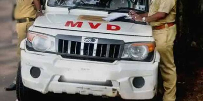 കോൺട്രാക്ട് കാരേജ് വാഹനങ്ങൾക്കെതിരെ നടപടി ആരംഭിച്ച് എംവിഡി കോൺട്രാക്ട് കാരേജ് വാഹനങ്ങൾക്കെതിരെ നടപടി ആരംഭിച്ച് എംവിഡി