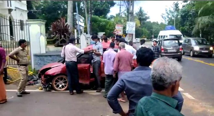 മൈലപ്രയില് നിയന്ത്രണം വിട്ട കാറിടിച്ച് ഒരാള് മരിച്ചു ; കാറില് നിരവധി മദ്യക്കുപ്പികള് മൈലപ്രയില് നിയന്ത്രണം വിട്ട കാറിടിച്ച് ഒരാള് മരിച്ചു ; കാറില് നിരവധി മദ്യക്കുപ്പികള്