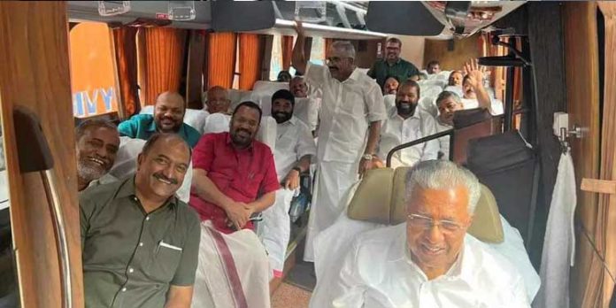 നവകേരള ബസ് യാത്ര പുറപ്പെട്ടു നവകേരള ബസ് യാത്ര പുറപ്പെട്ടു